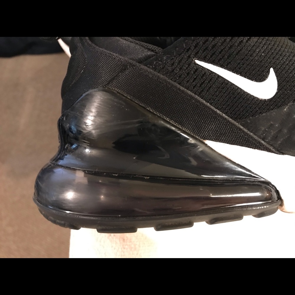 Nike Air Max 270 in Black.